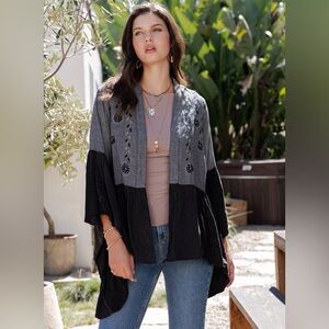 YOUNG THREADS NWT  Kimono Black Grey Embroidered Size Large